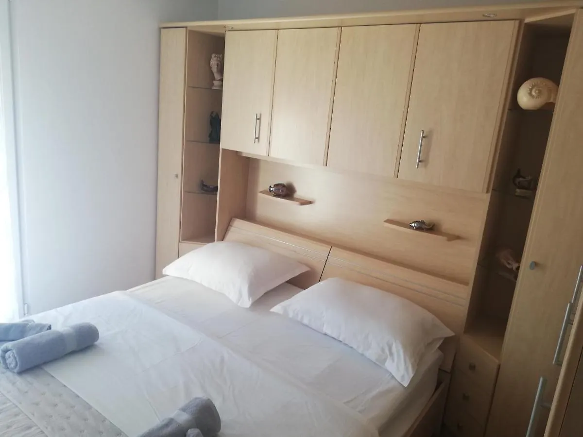 Alnea Apartment Split