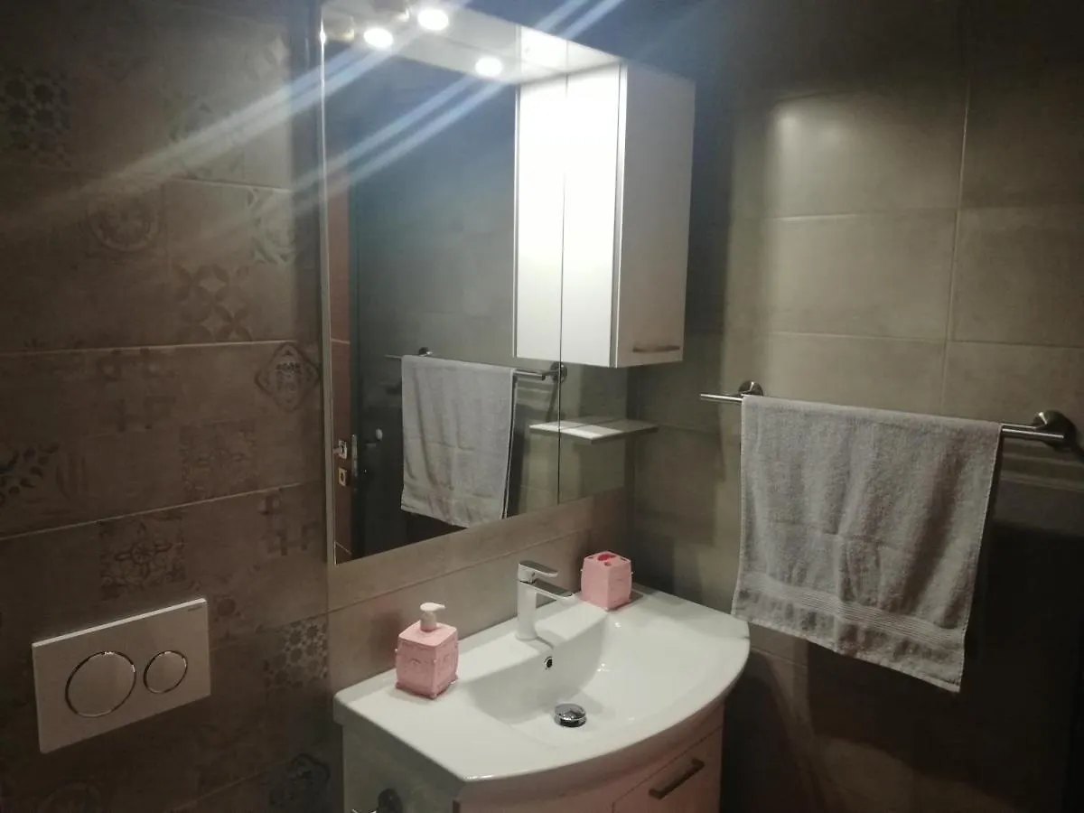 Alnea Apartment Split