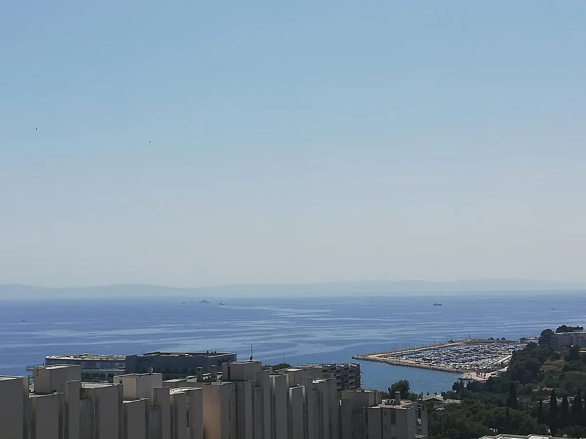 Alnea Apartment Split